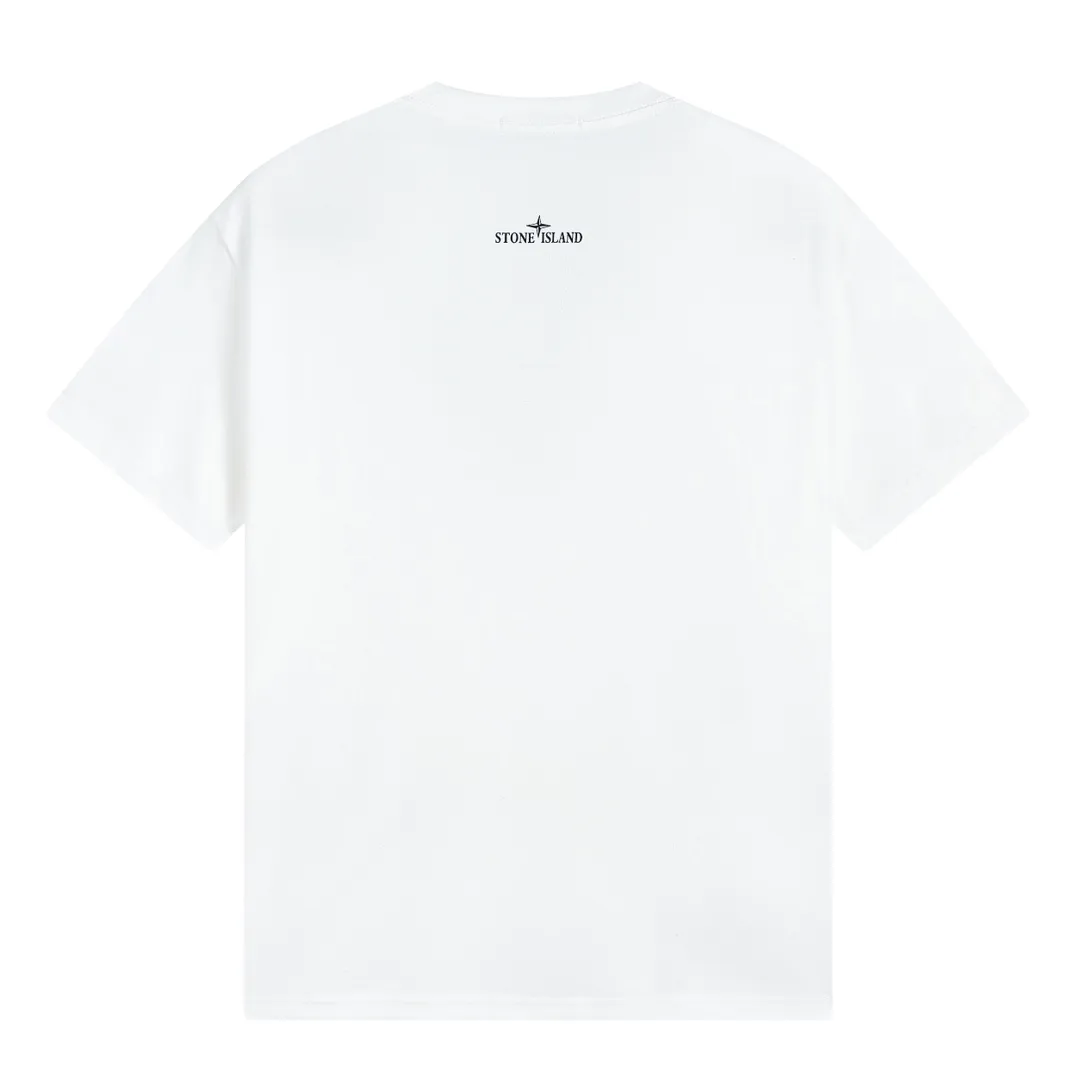W616#P110💰 [Stone lsland/Stone Island summer new short-sleeved T-shirt with big green compass print on the chest] ⚠️[Original creation, high control of details] Made of 260g combed cotton 32-count double yarn - Simple basic versatile style, original single quality, the first choice for couples. - Made in a large factory, four needles and five threads on the shoulder, neatly arranged, high quality workmanship. - Same style for men and women, very versatile, one piece for each person Details are clearly visible. Color: Black White Size: M L